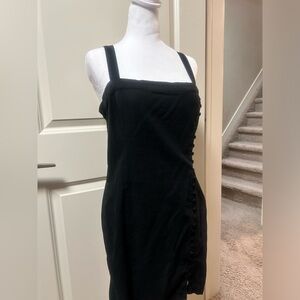 Woman’s large suspenders strap black midi dress